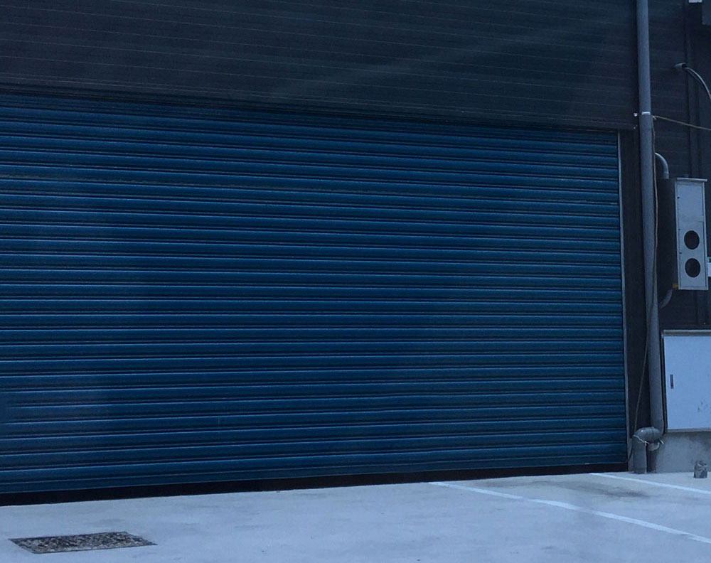 藍色烤漆捲門